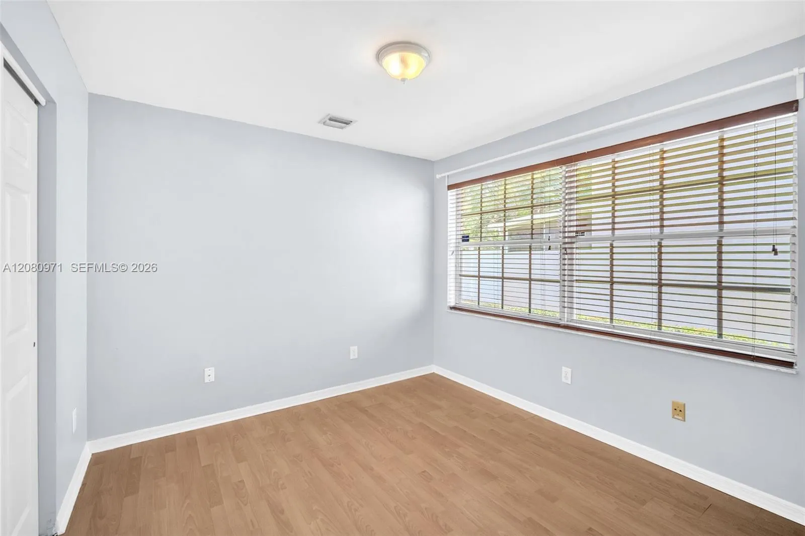 Second bedroom.