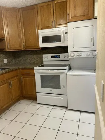 Washer/ dryer in Kitchen