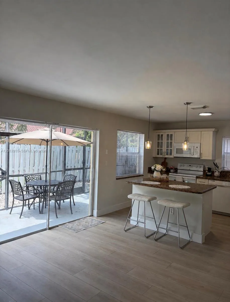 Family-Kitchen area