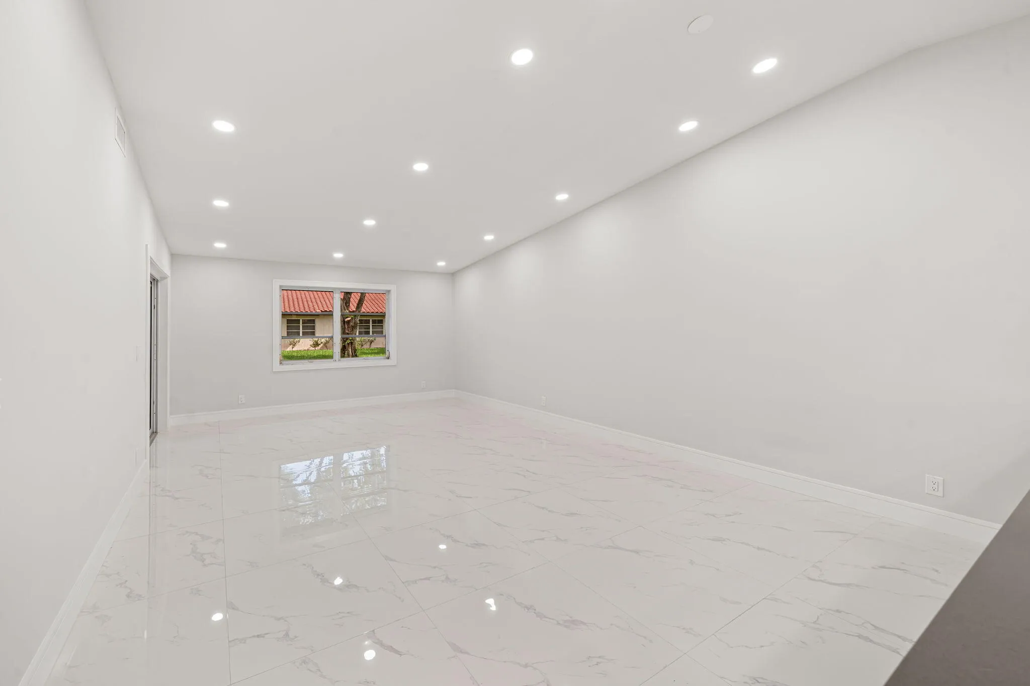 6 - Living Room 2