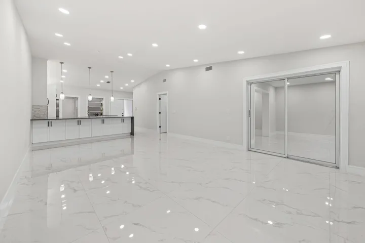 10 - Living Room 4