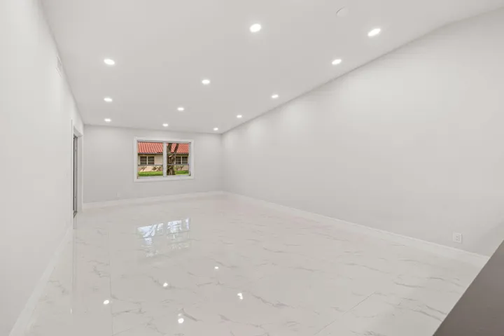 6 - Living Room 2