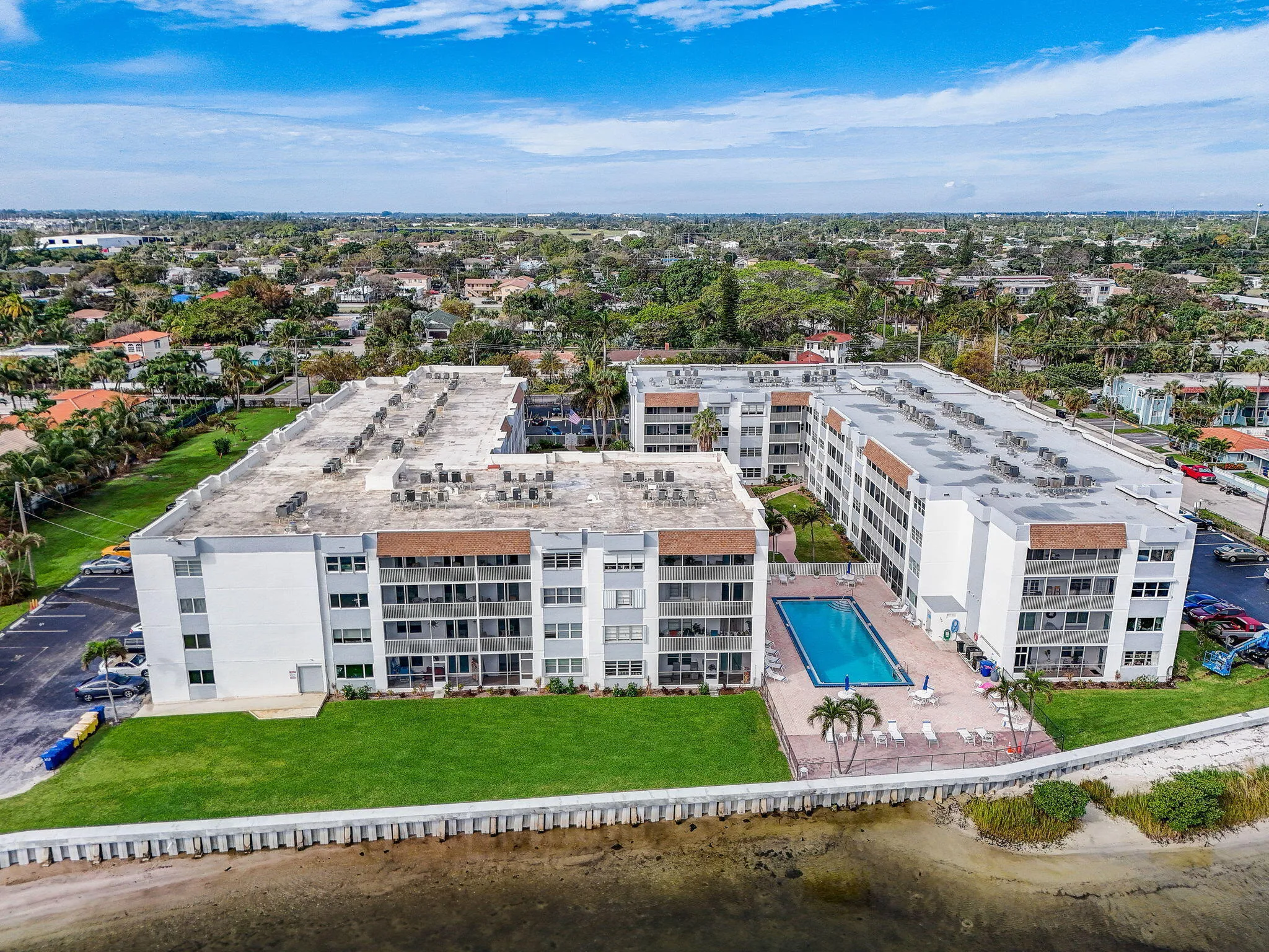 27-web-or-mls-S Lakeside Dr 401-027