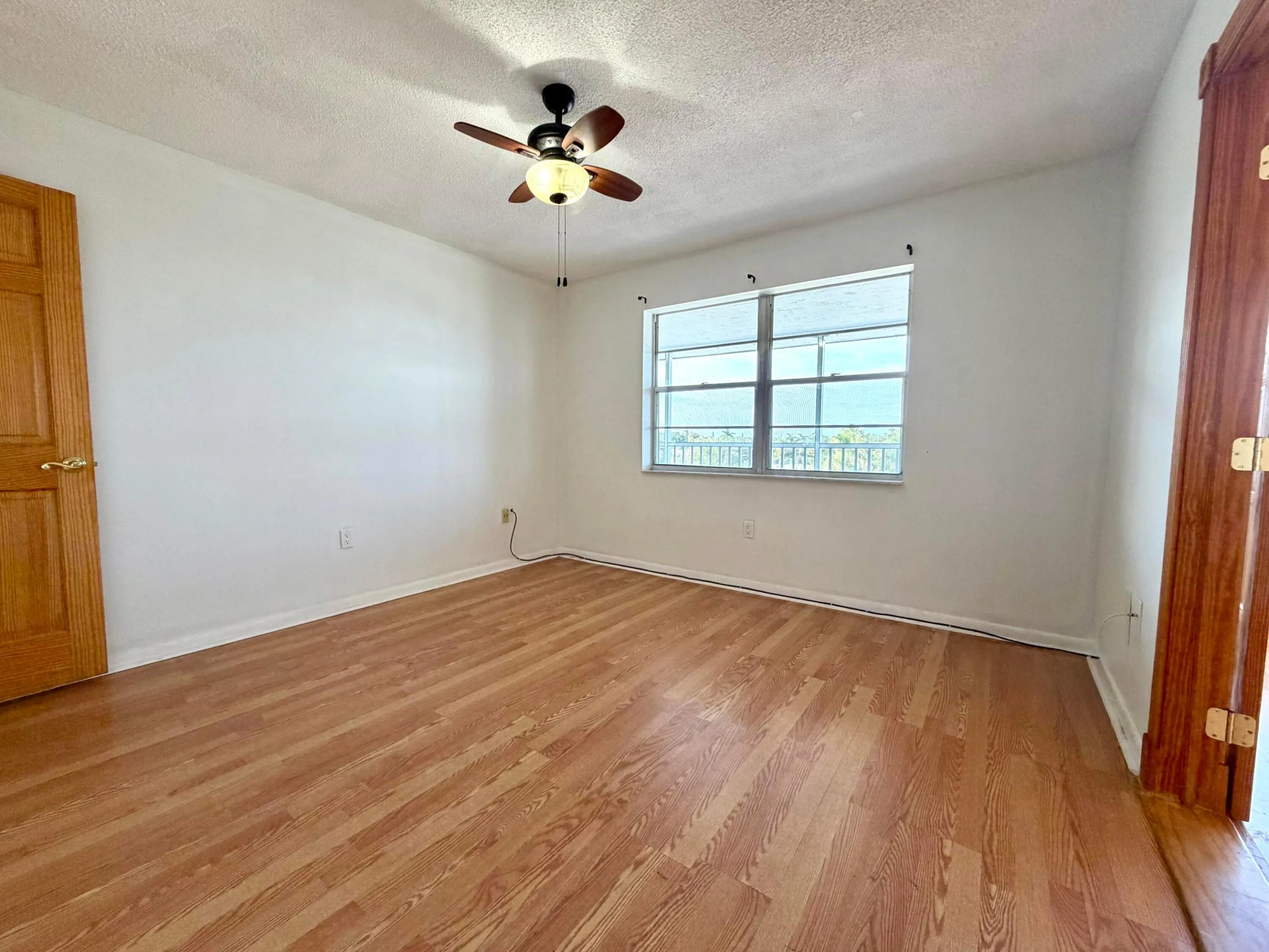 CONVERTIBLE GUEST ROOM