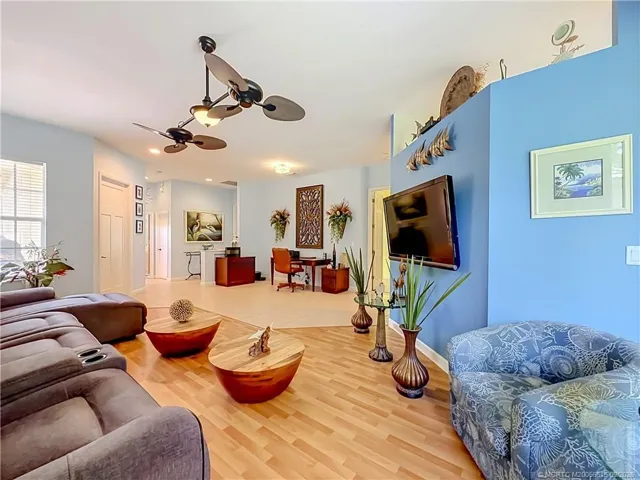 WITH DINING AREA, SELLER HAS A DESK THERE.