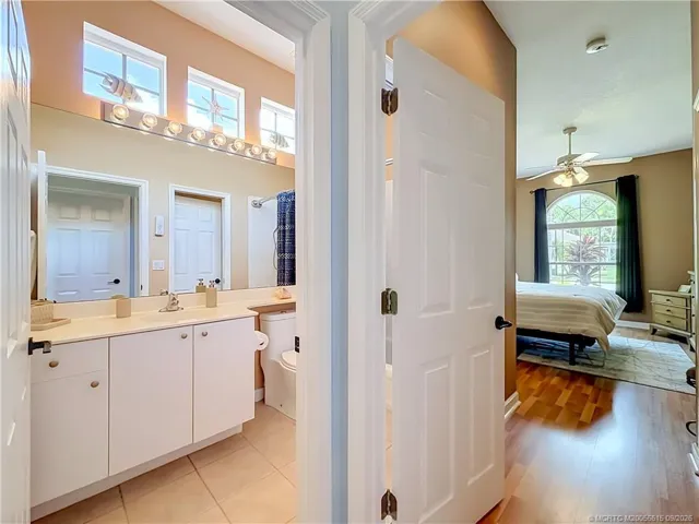 JACK AND JILL BATHROOM IN GUEST BEDROOM VERY PRIVATE.