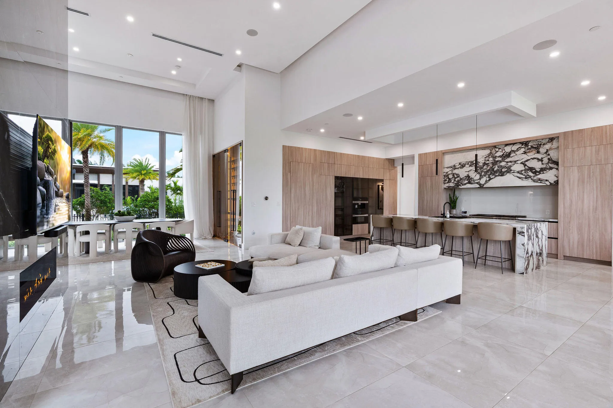 FAMILY ROOM - KITCHEN
