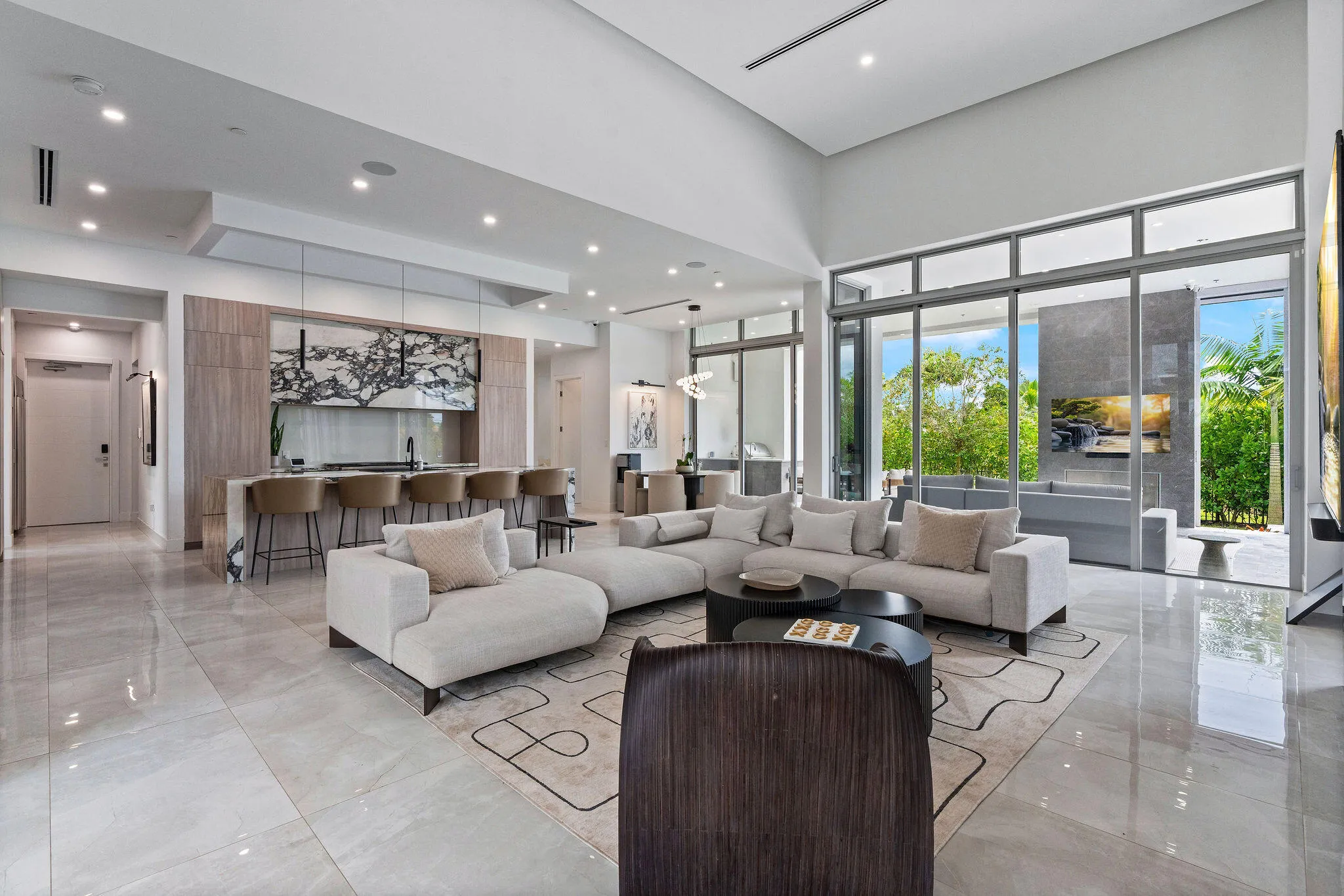 FAMILY ROOM - KITCHEN