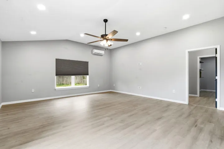 22-web-or-mls-3088-wainwright-st