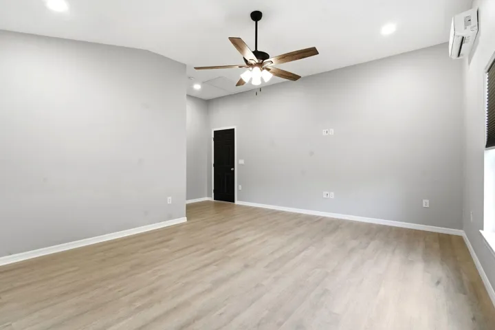 24-web-or-mls-3088-wainwright-st