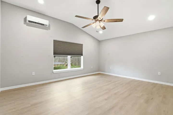 23-web-or-mls-3088-wainwright-st