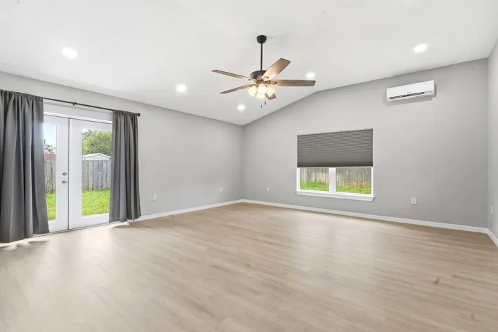 21-web-or-mls-3088-wainwright-st