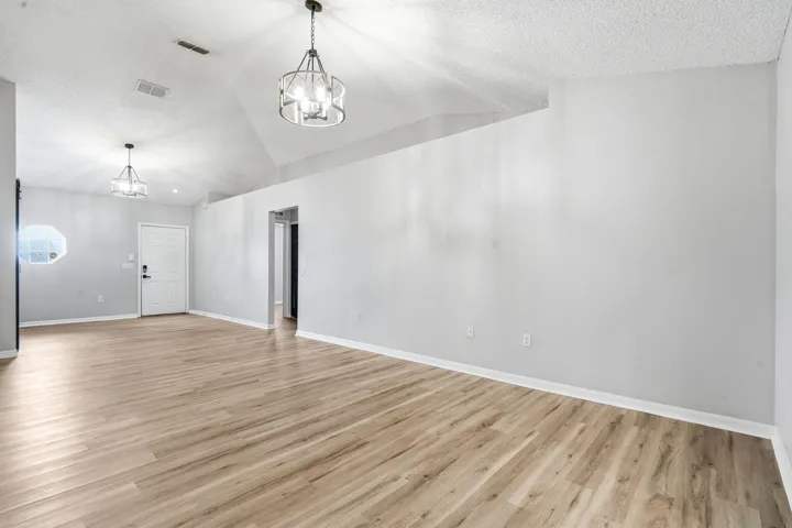 17-web-or-mls-3088-wainwright-st