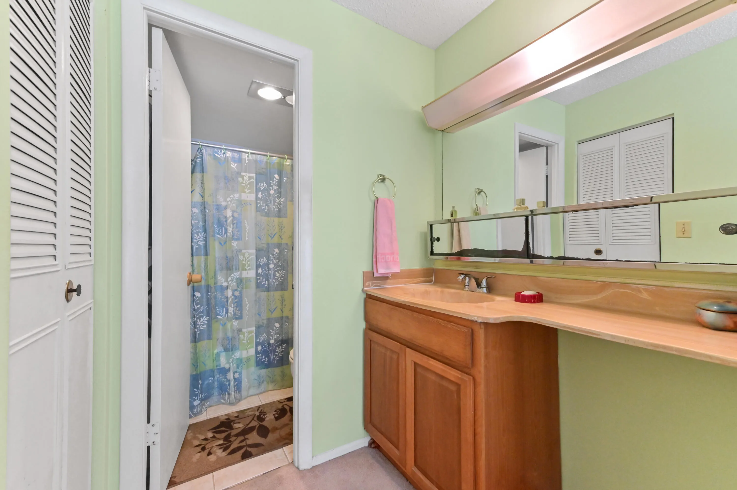 17 bathroom 01