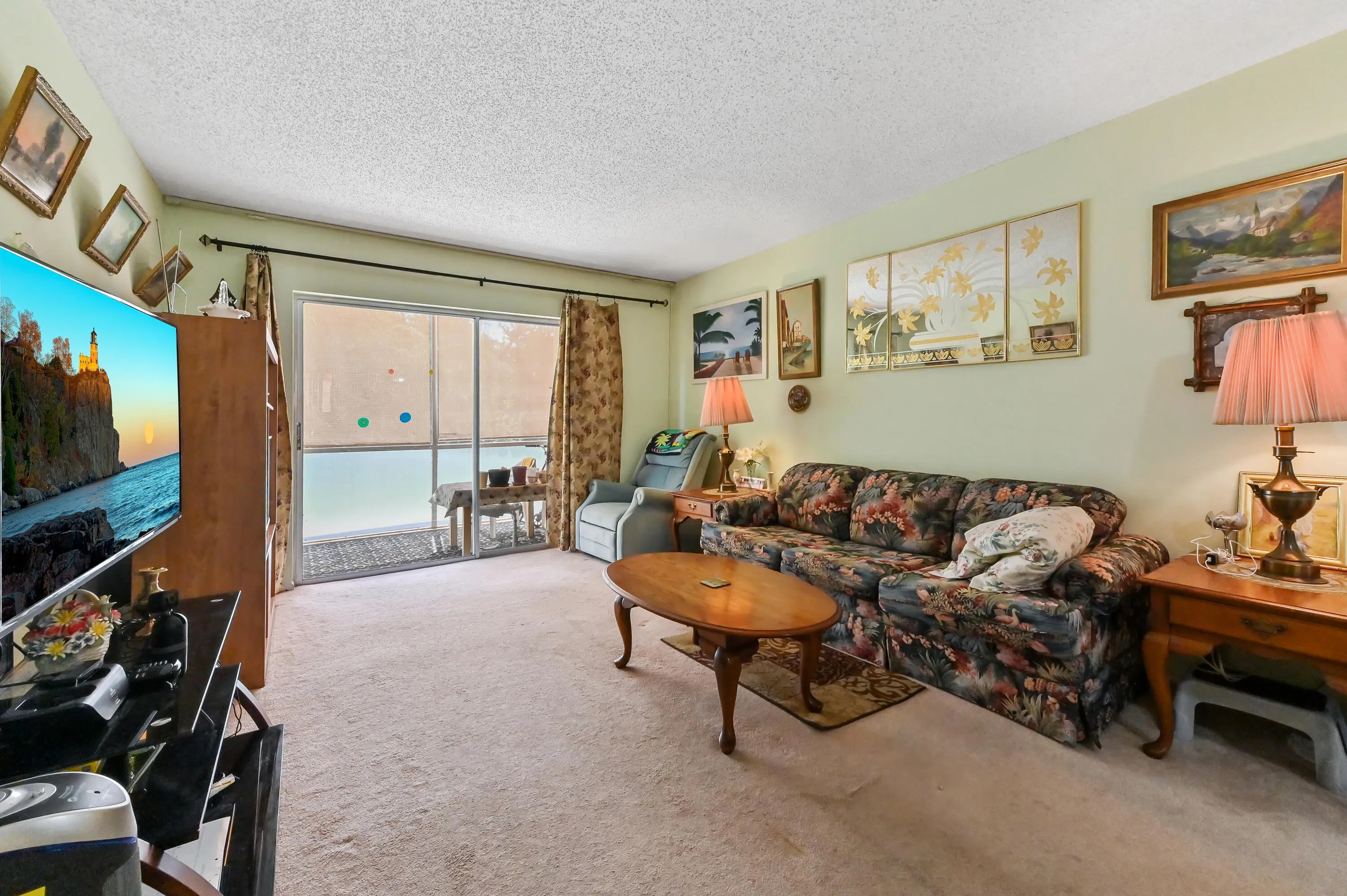 12 living room 02