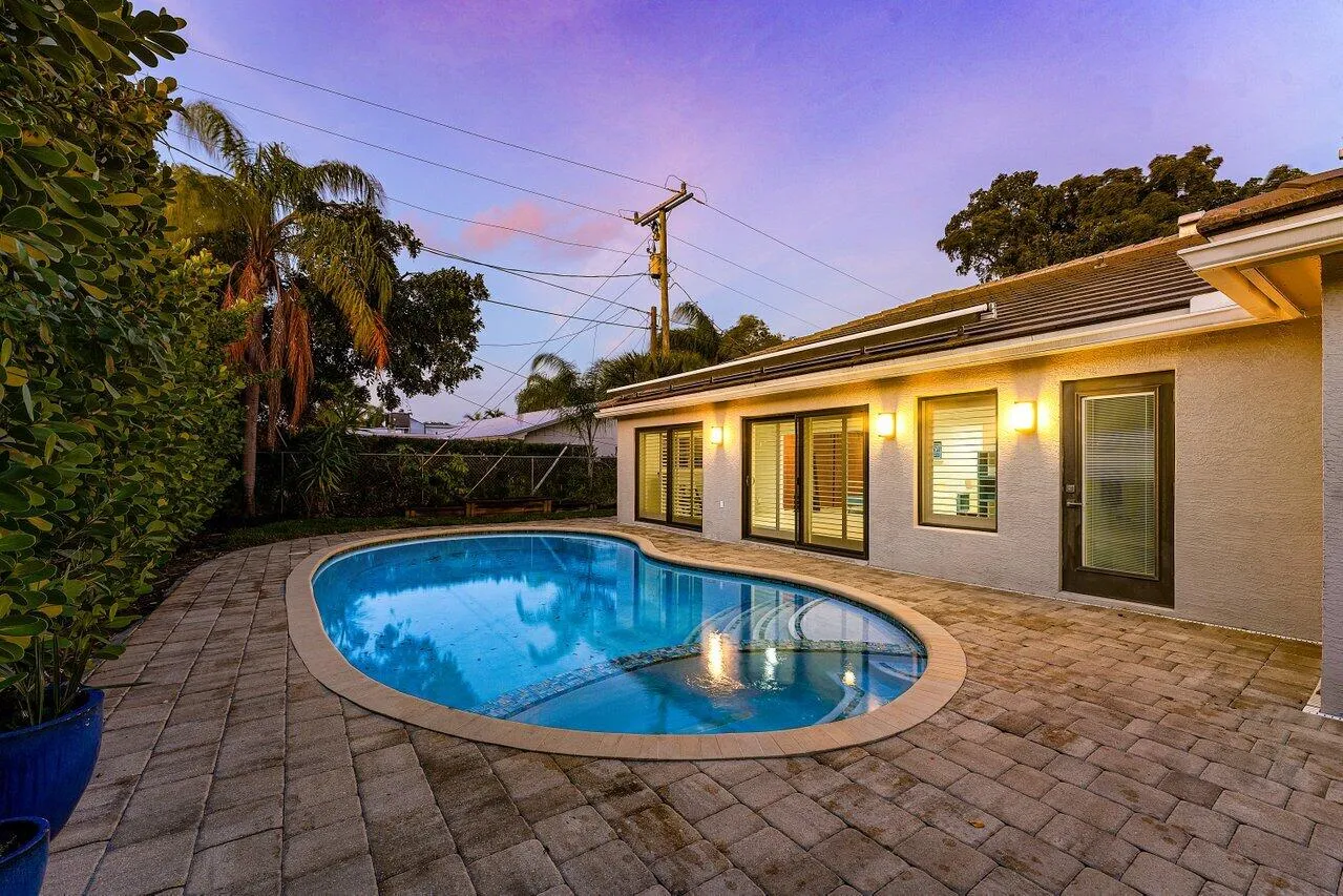 011-701BuoyRoad-NorthPalmBeach-FL-33408-