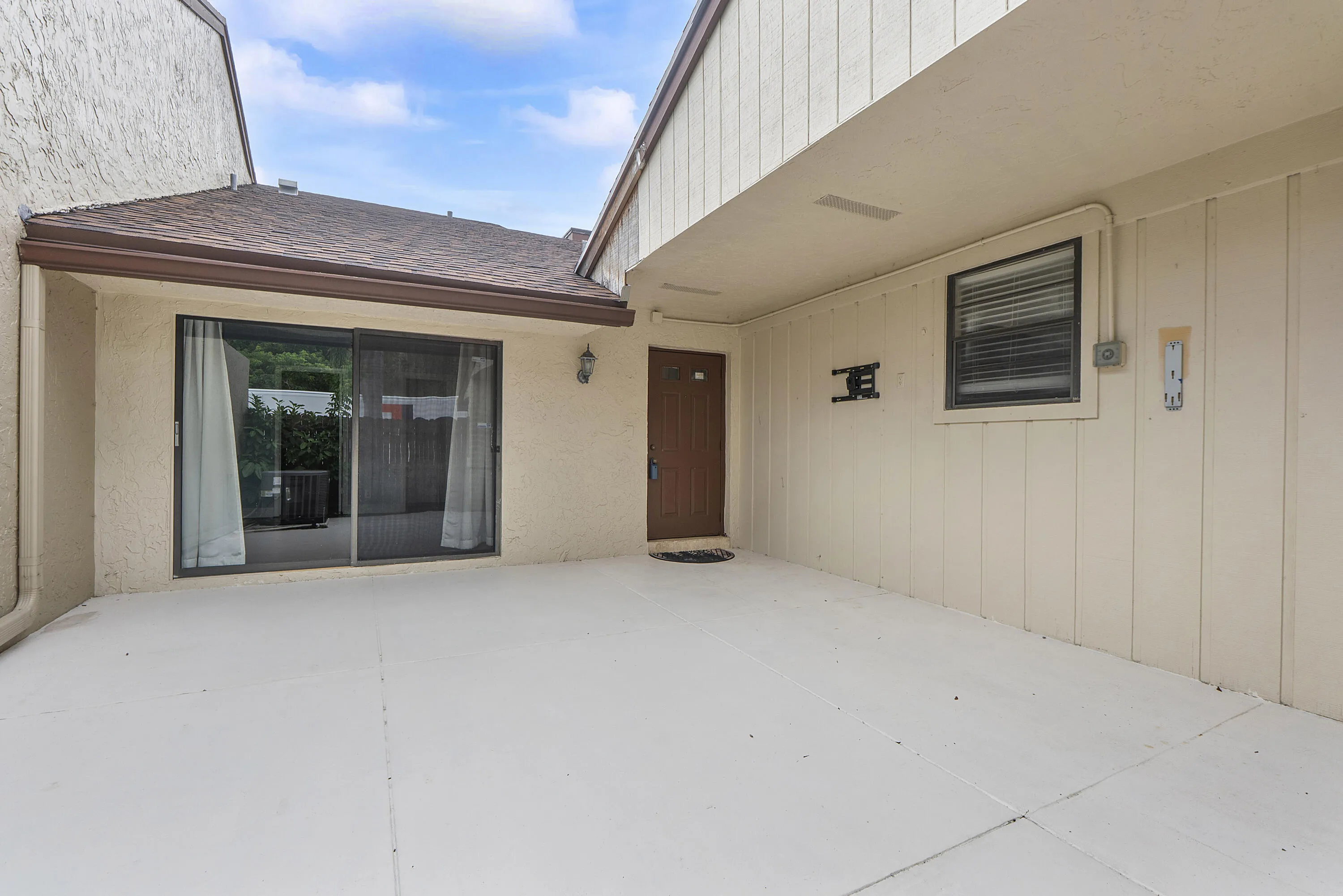 Front open courtyard