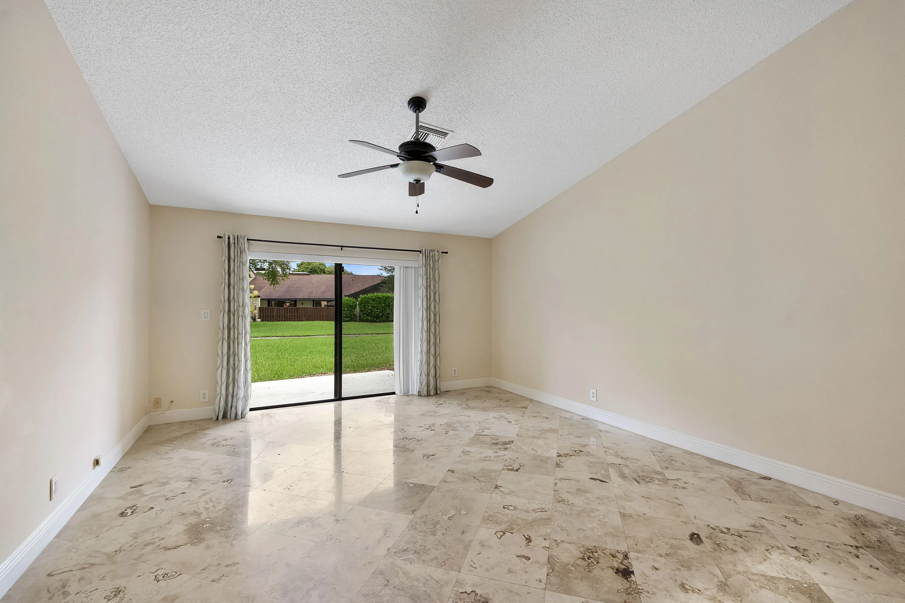 22686 Vistawood Way_014