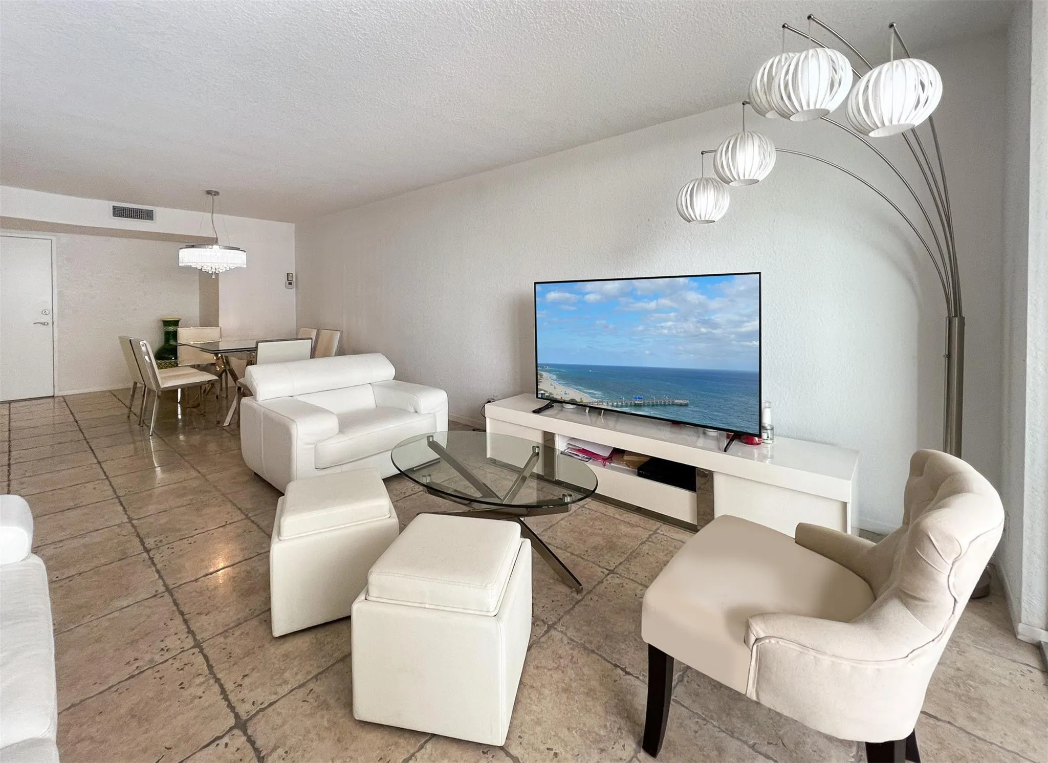 Living/dining room