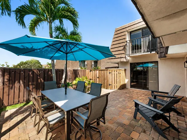 2004 20th Ct - Patio 1