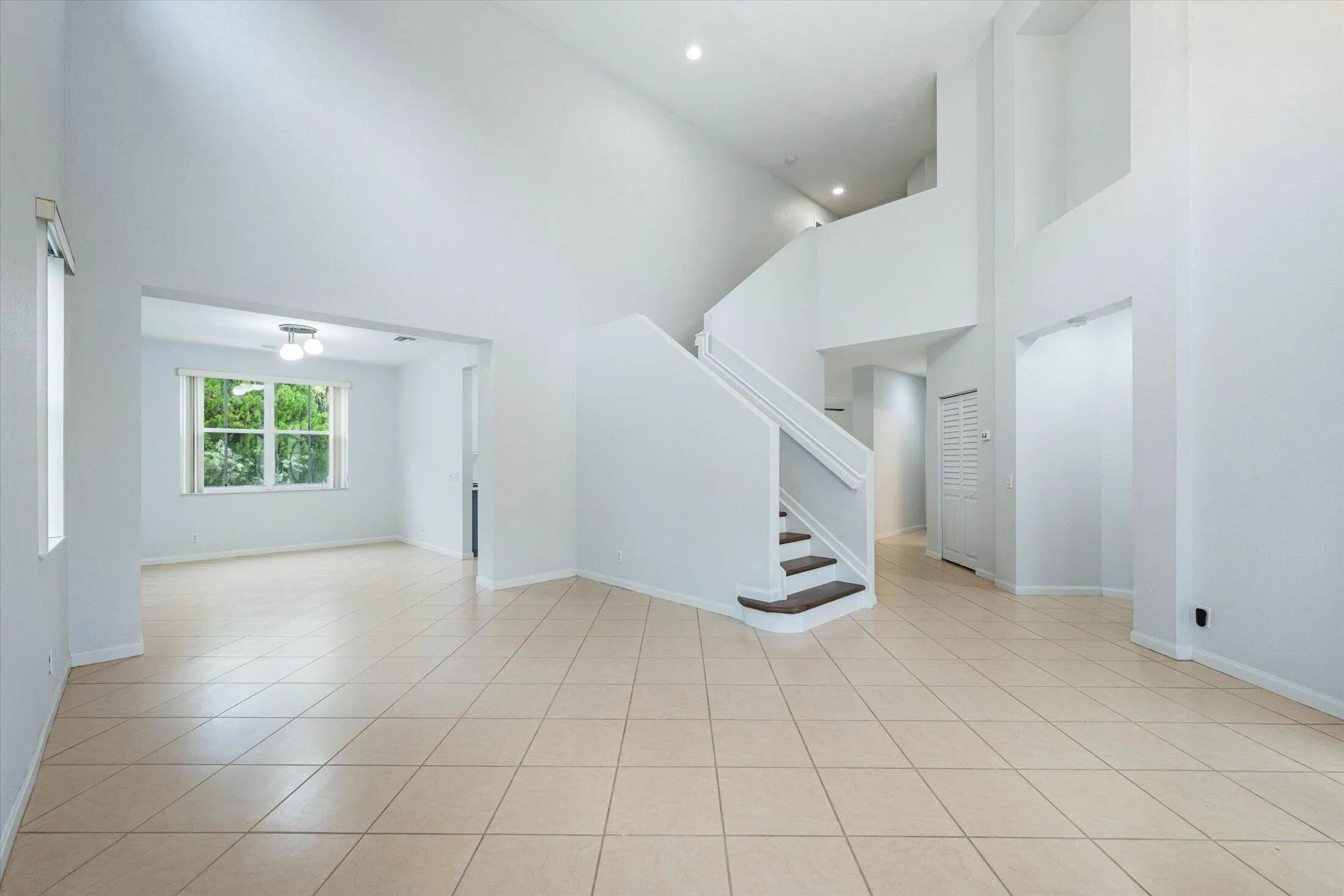 04-890 Hawthorn Terrace, Weston-9
