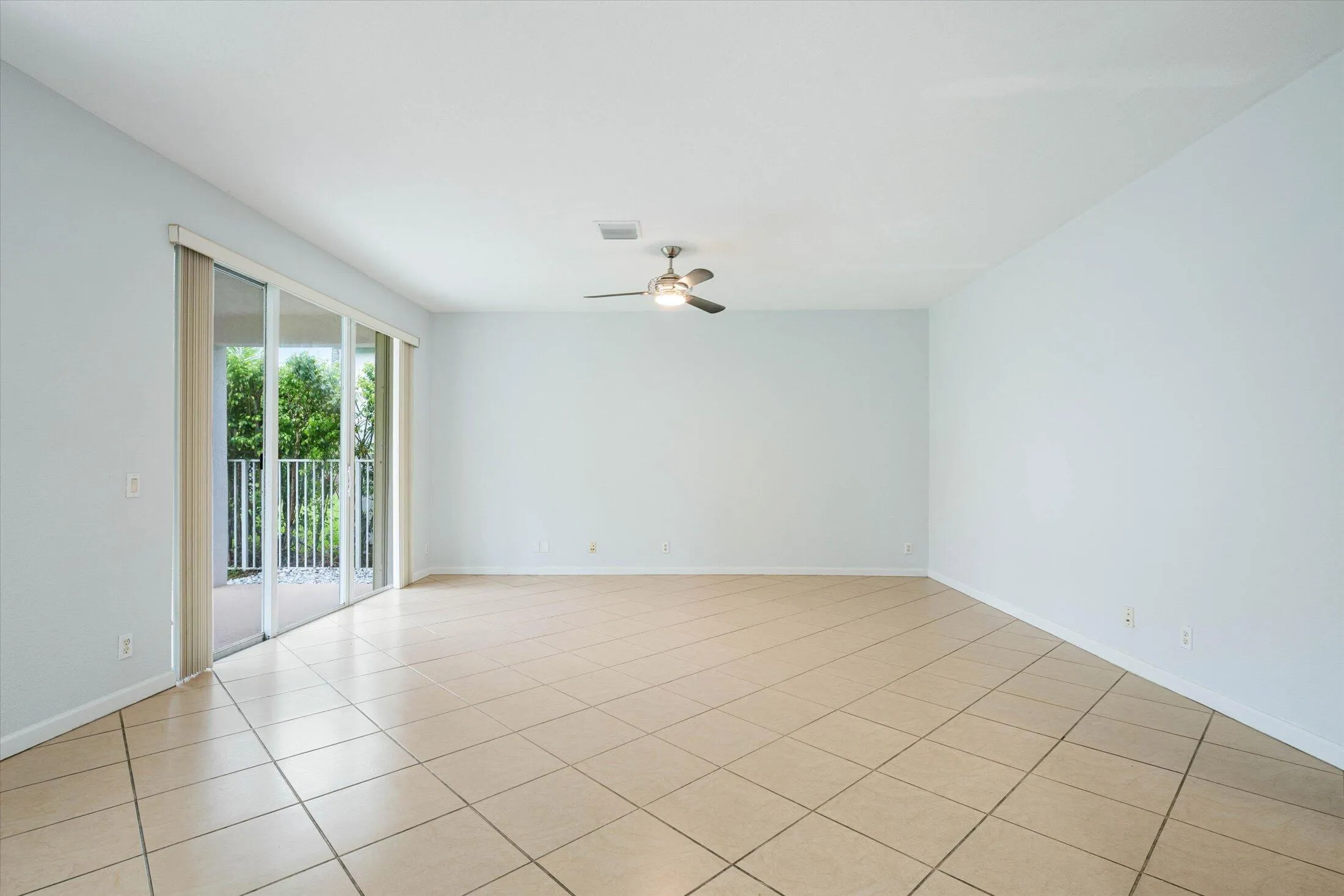 16-890 Hawthorn Terrace, Weston-18