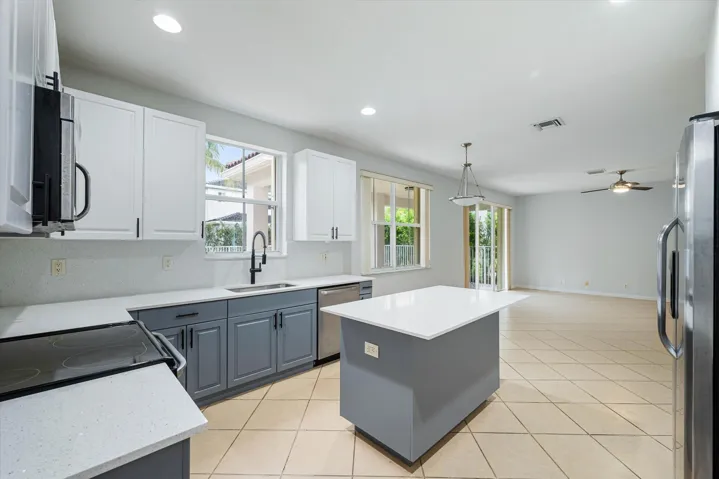 10-890 Hawthorn Terrace, Weston-17