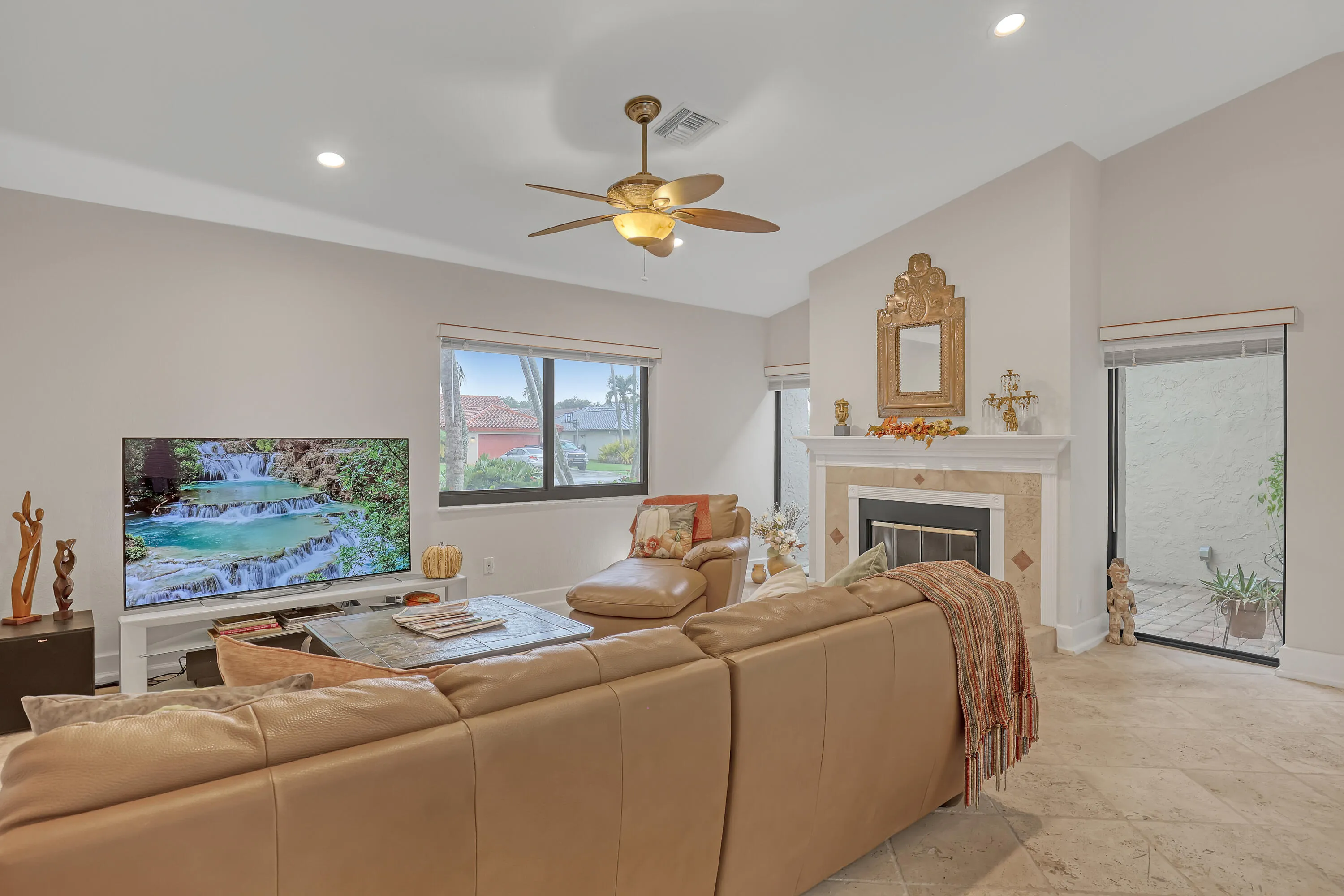 2156 Amesbury (12)