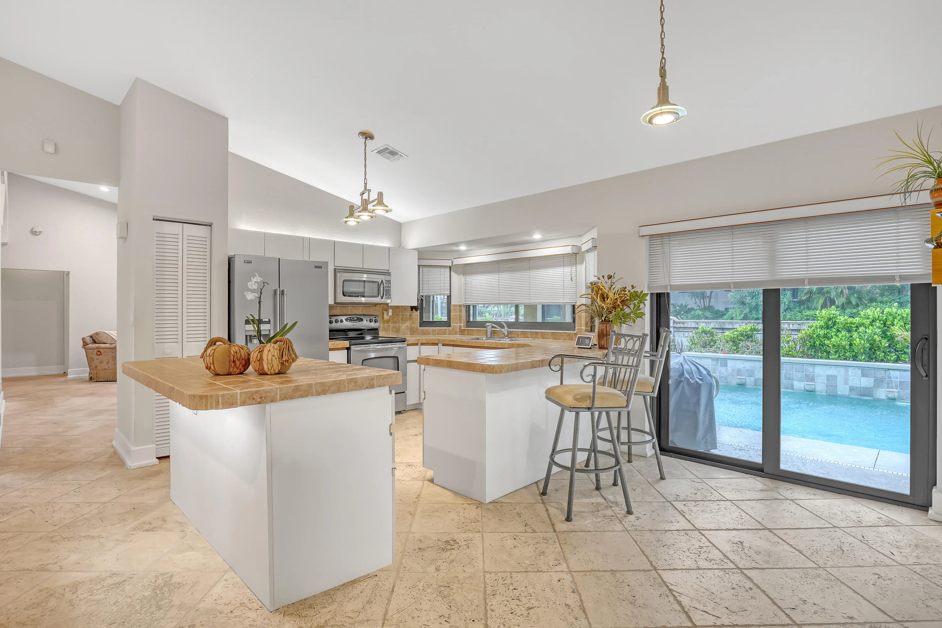 2156 Amesbury (14)