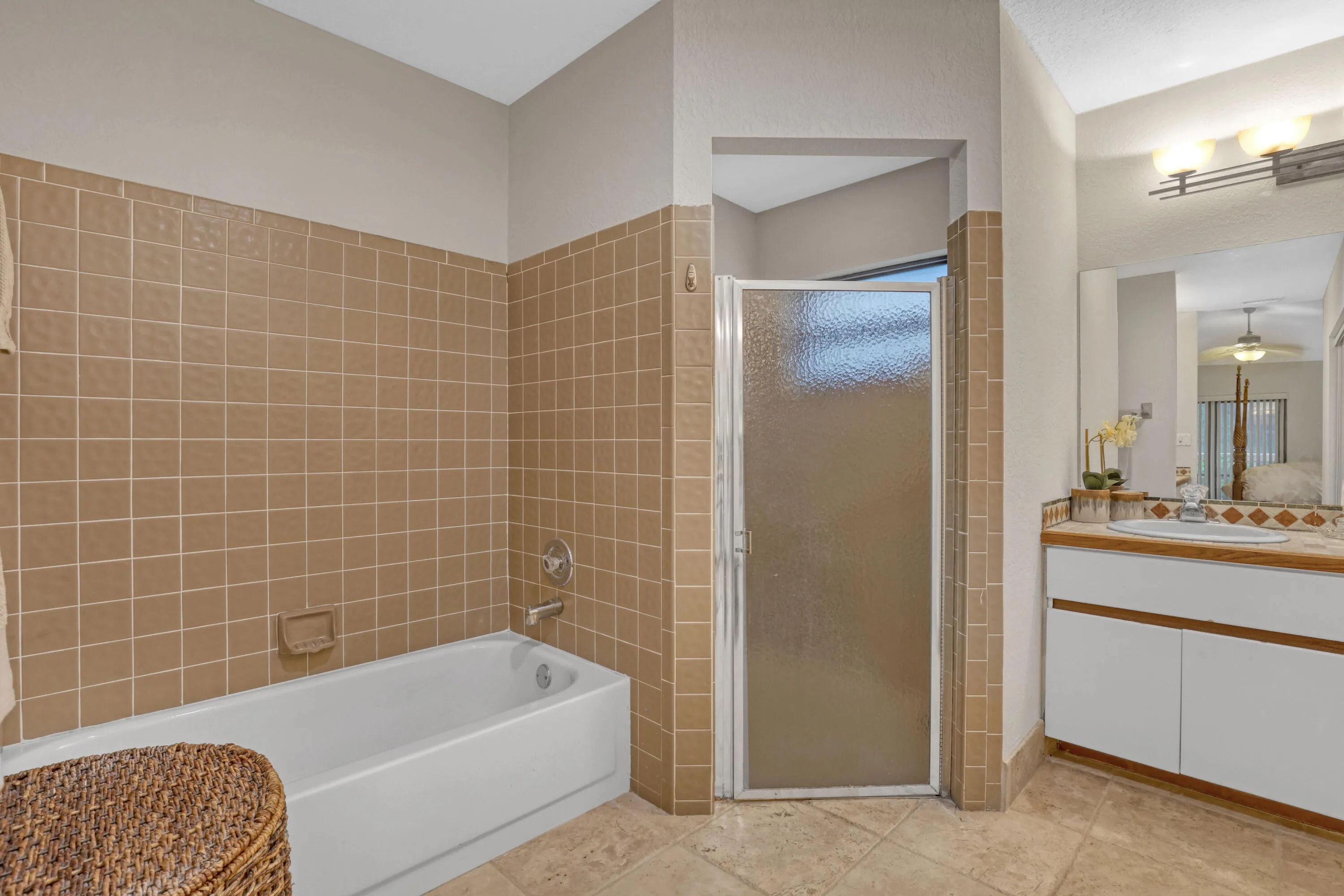 2156 Amesbury (26)