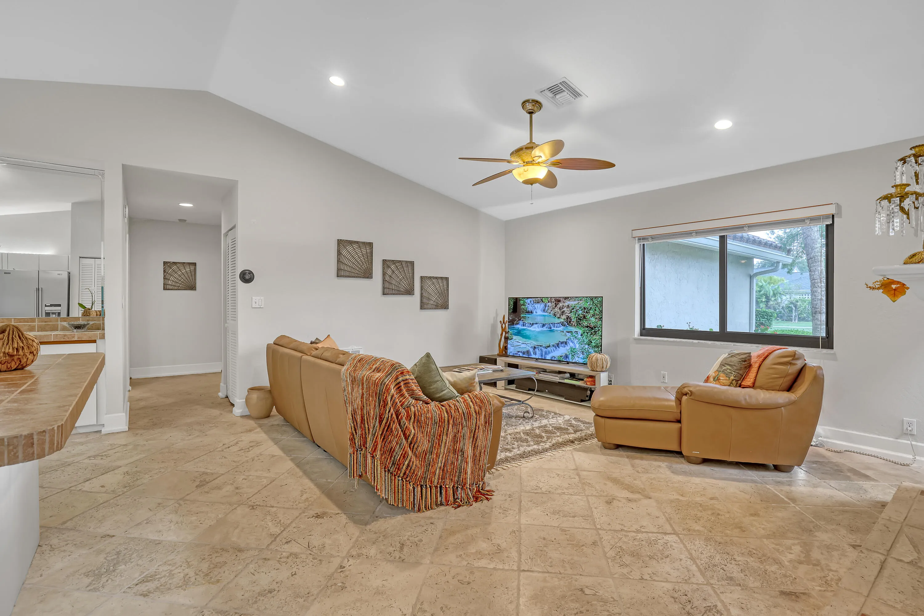 2156 Amesbury (11)