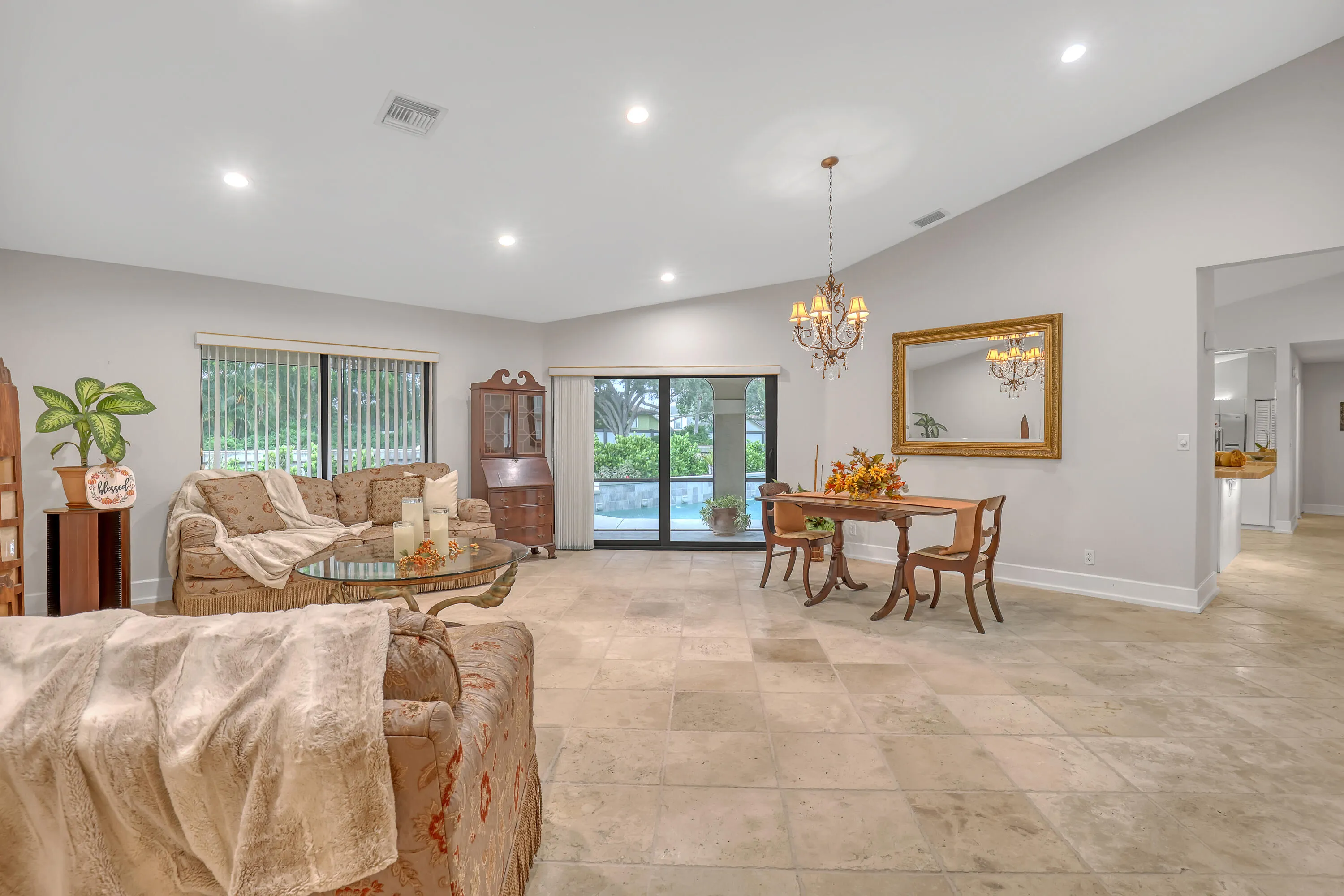 2156 Amesbury (8)