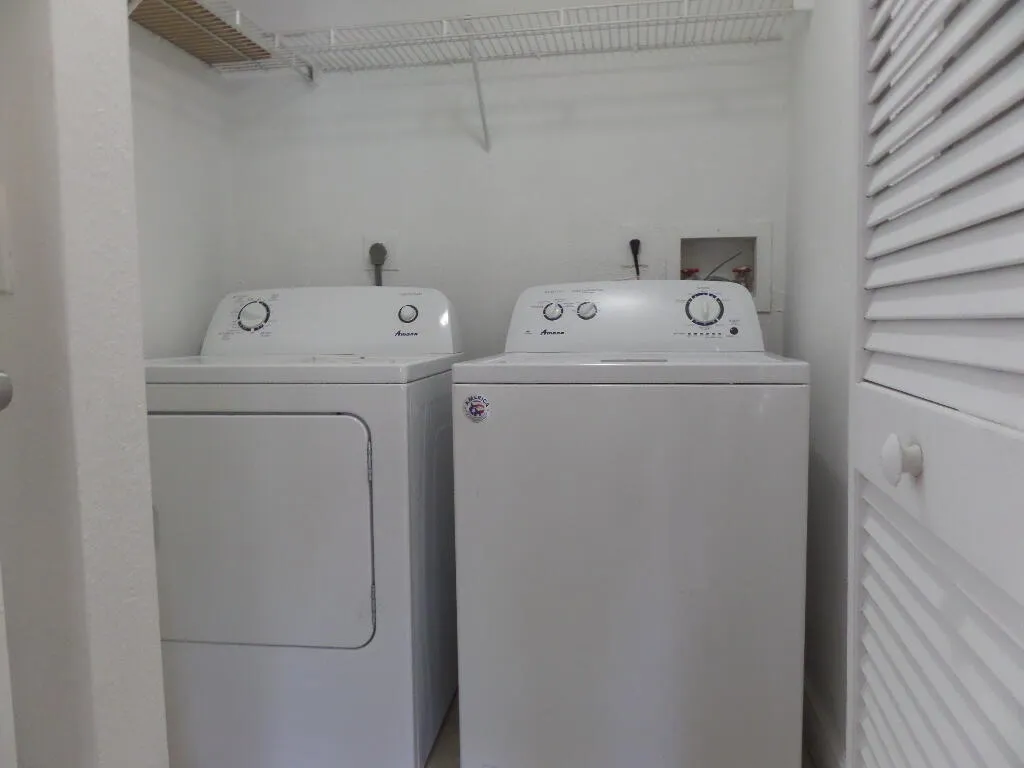 Laundry unit closet