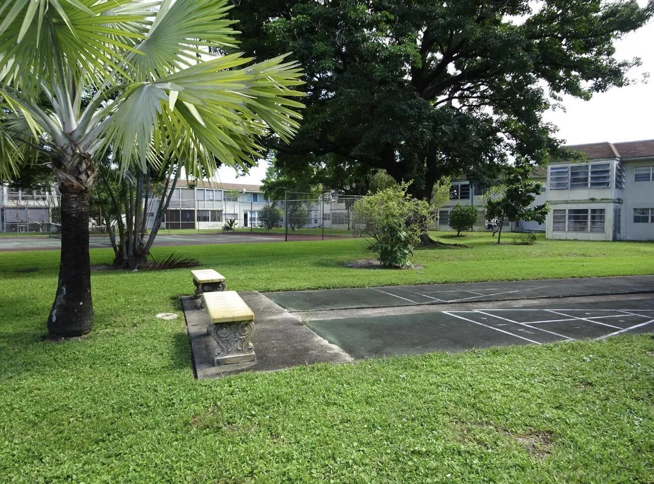 GREEN SPACE & PLAYRGROUND