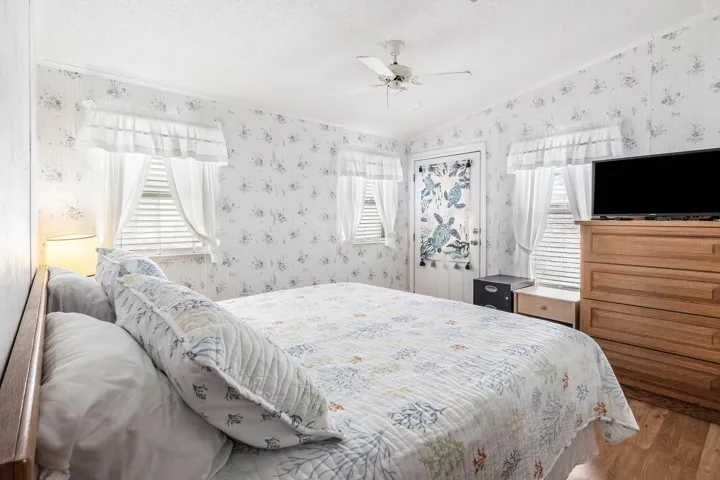 014-13HibiscusDrive-H-BrinyBreezes-FL-33