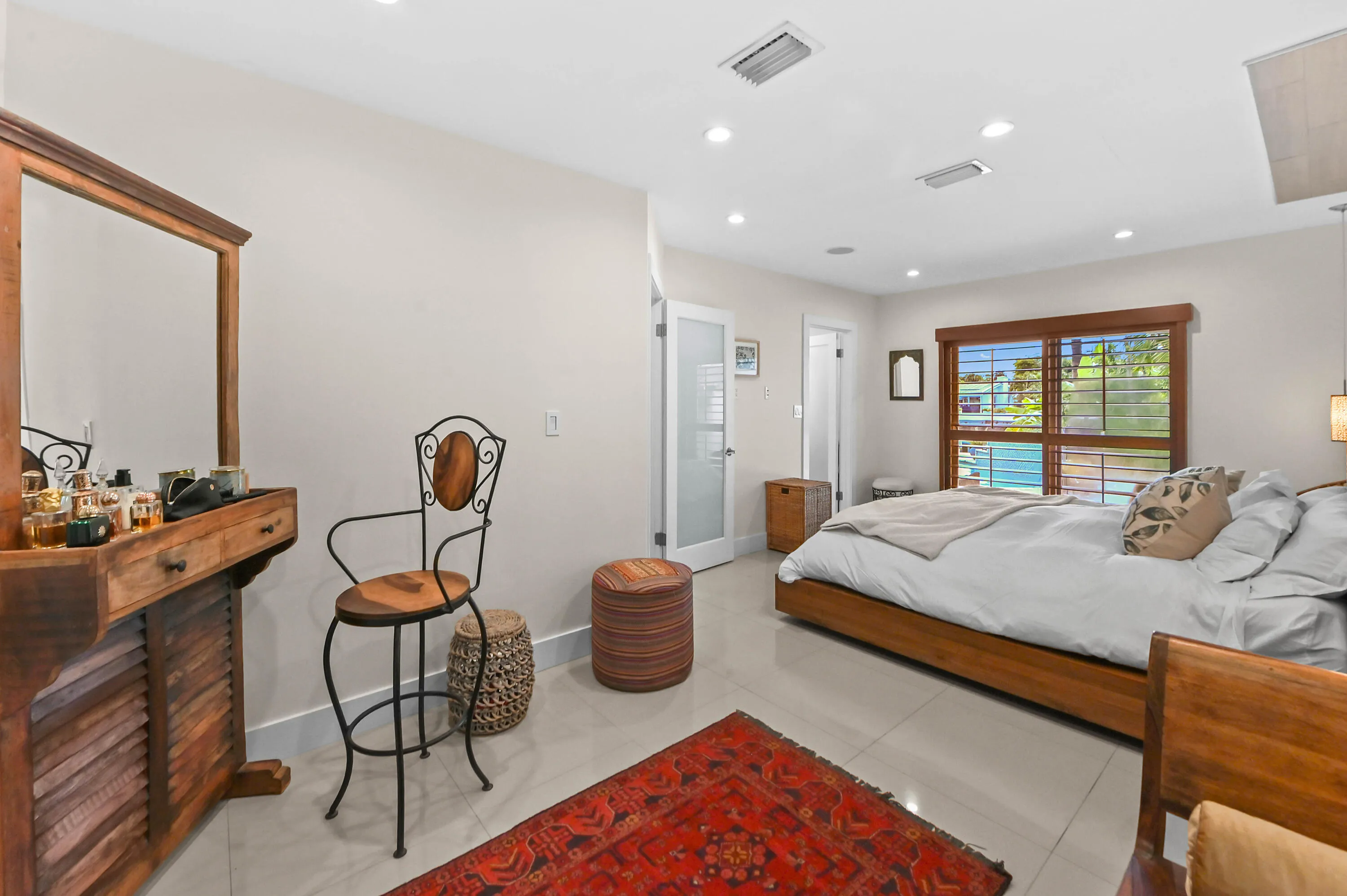 25 Bedroom 05