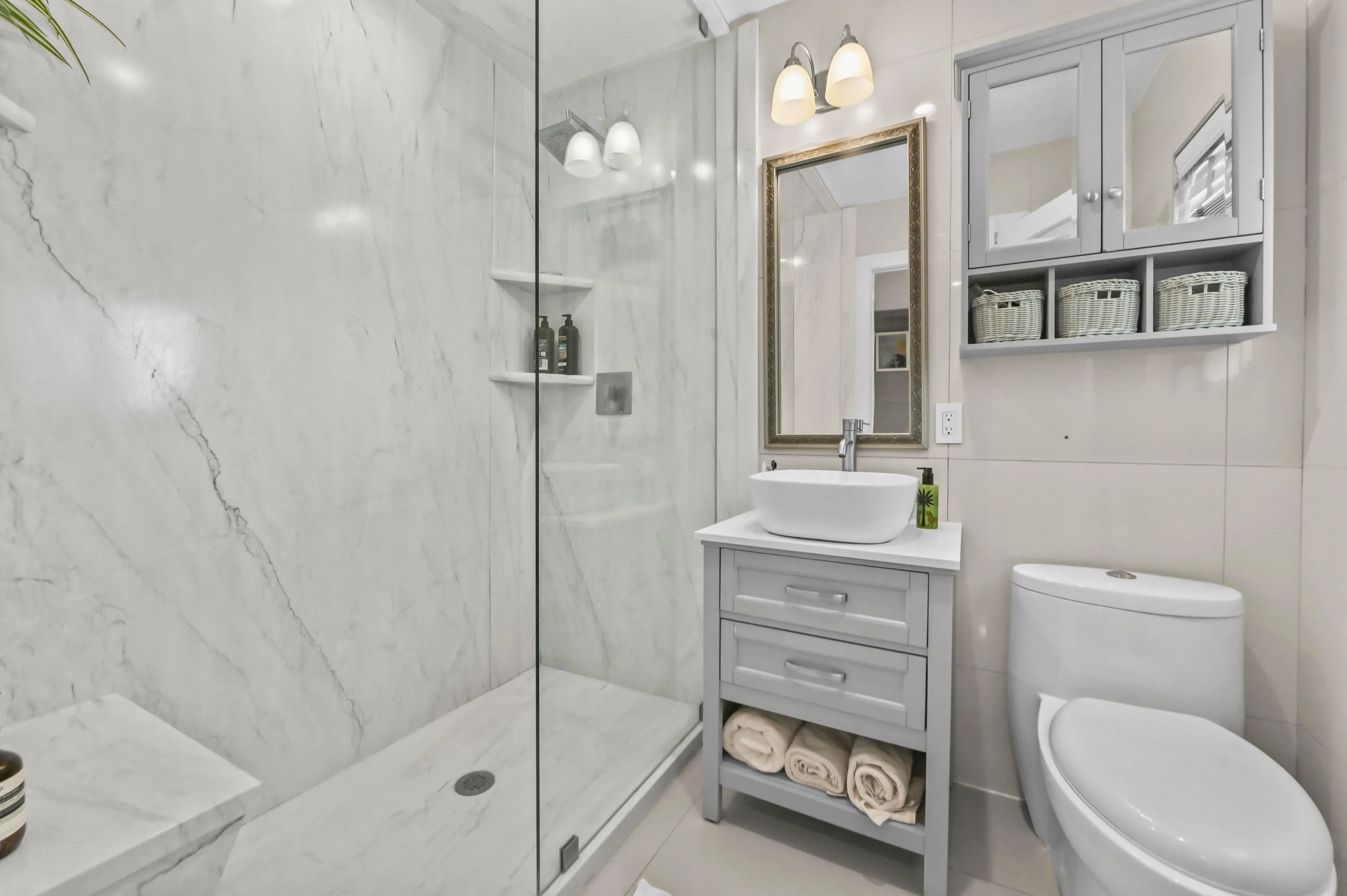 26 Bathroom 02