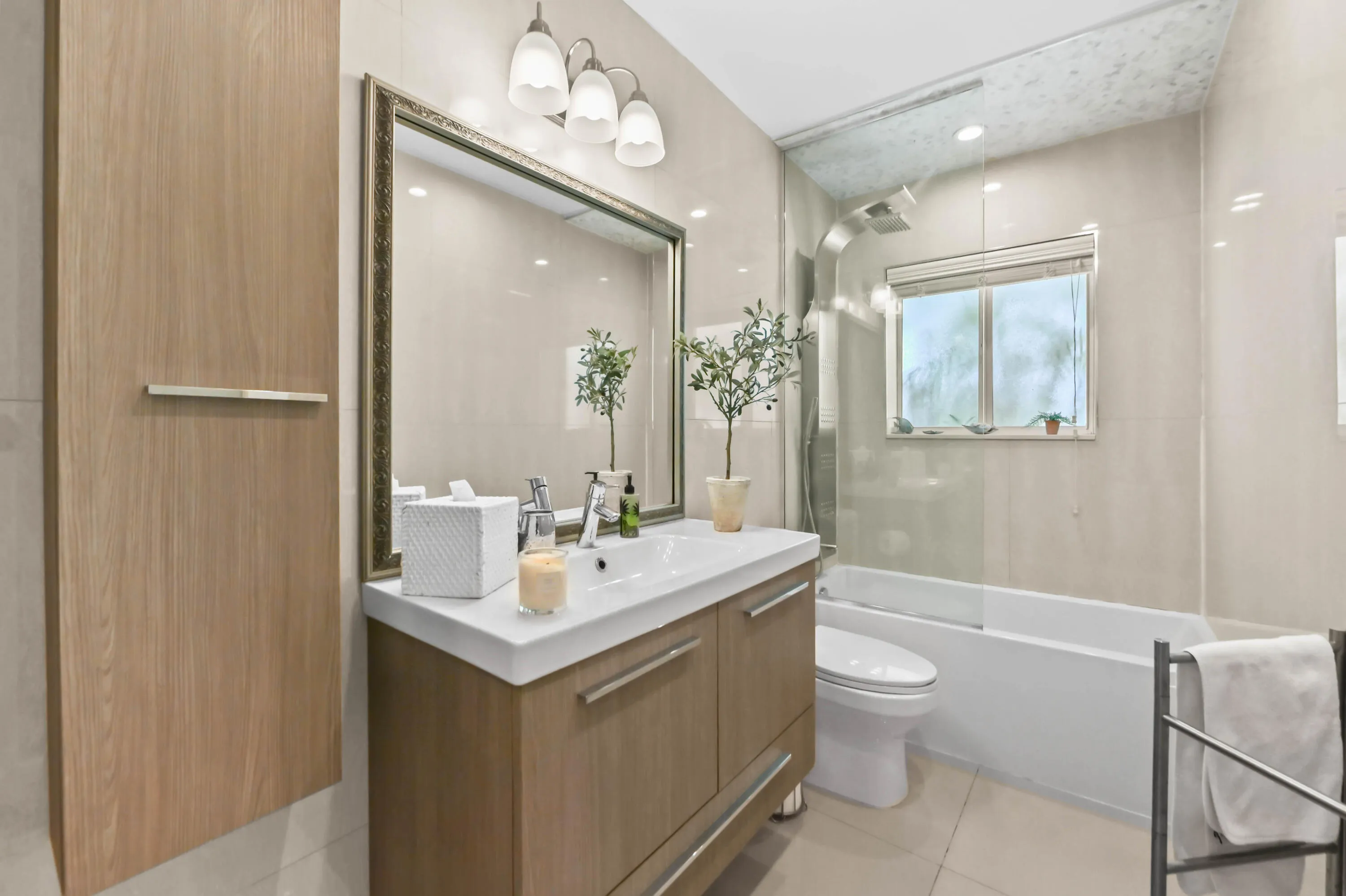 21 Bathroom 01