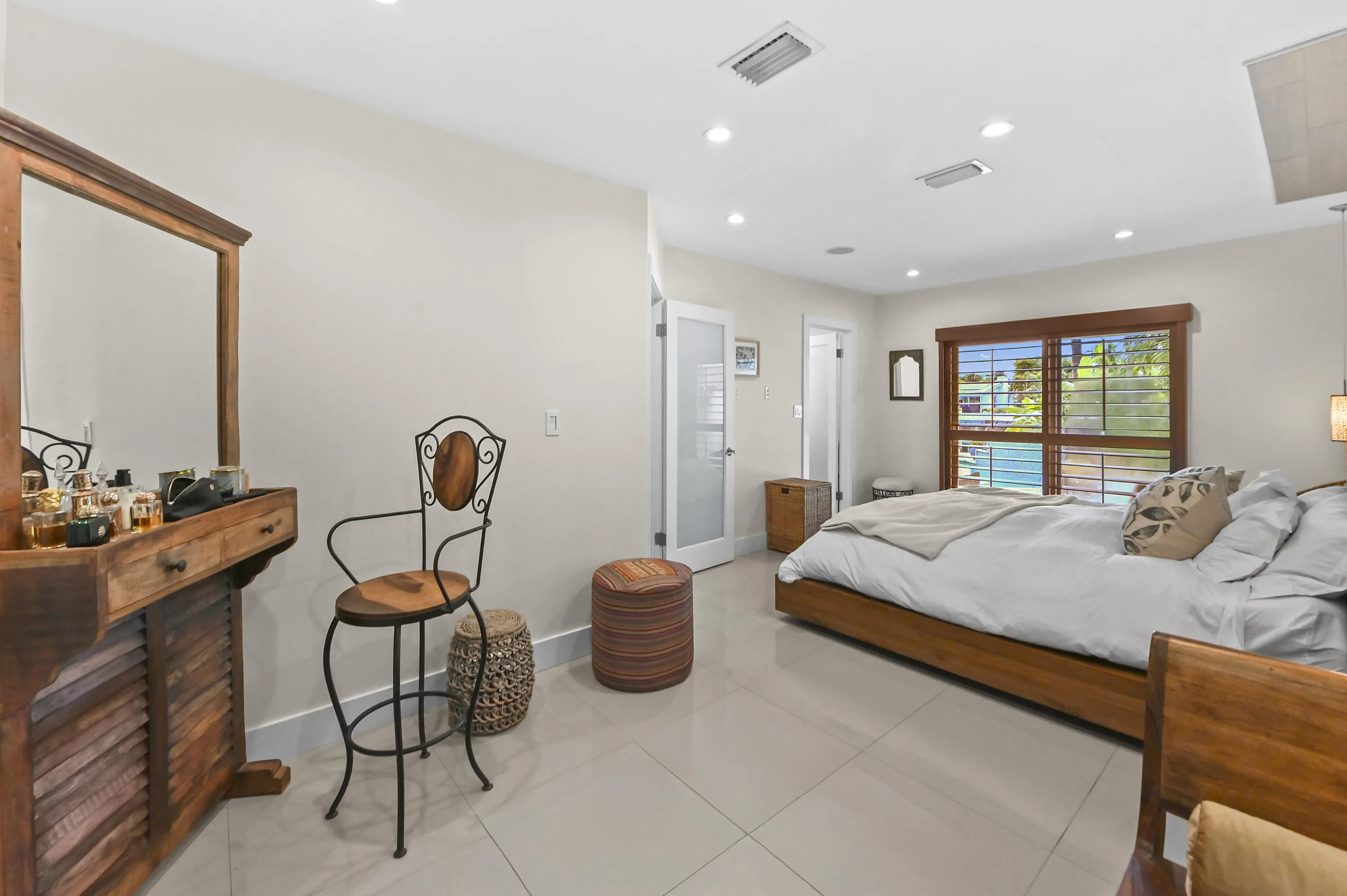 25 Bedroom 05