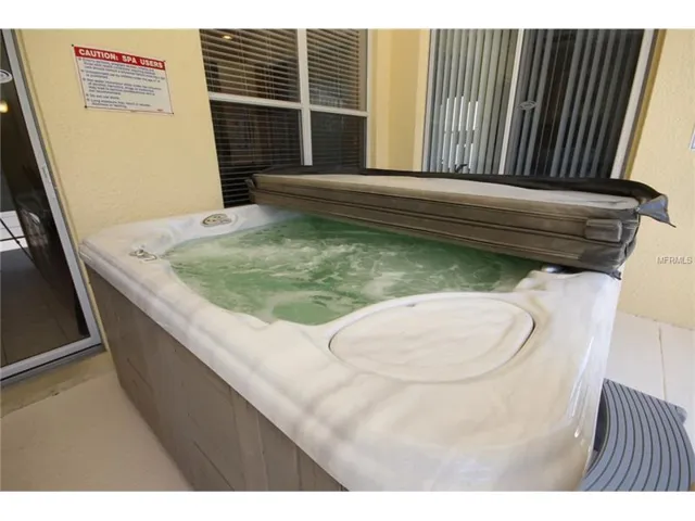 Hot Jacuzzi