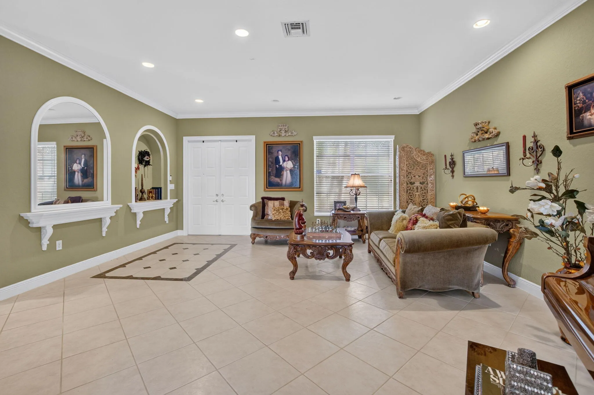 Formal Living Room/Front Door