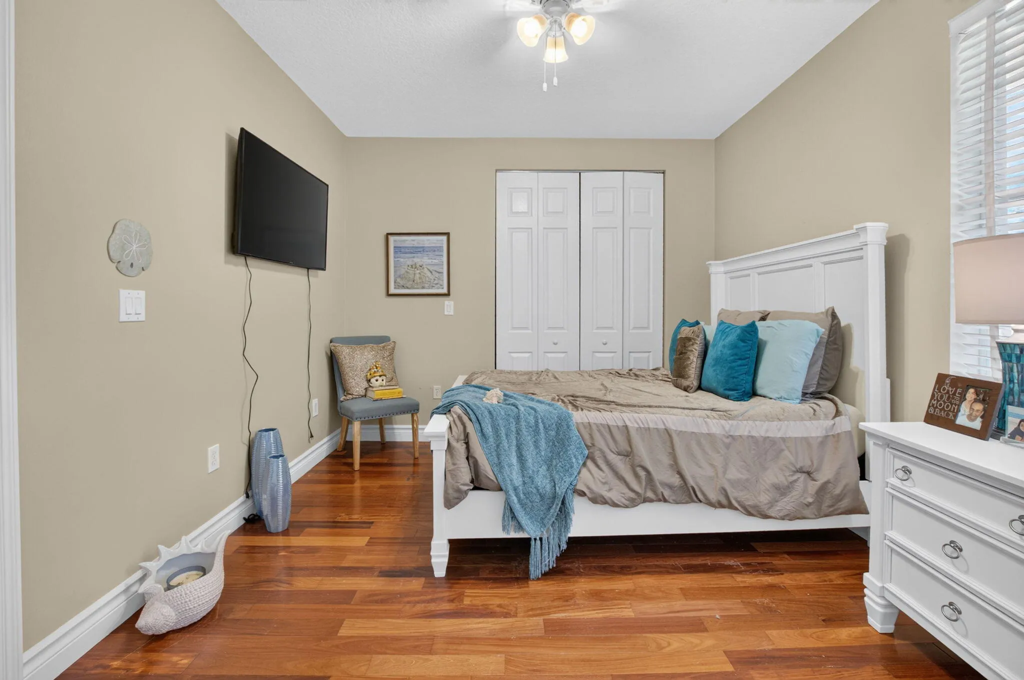 Upstairs Guest Room 1