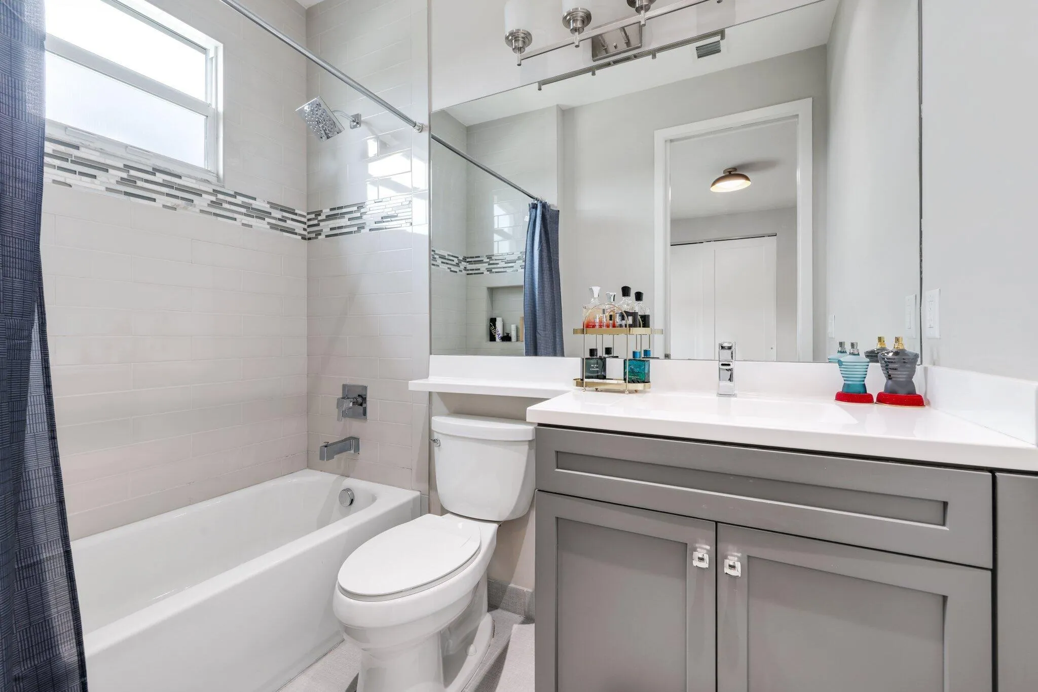 Bathroom 2 (Ensuite)