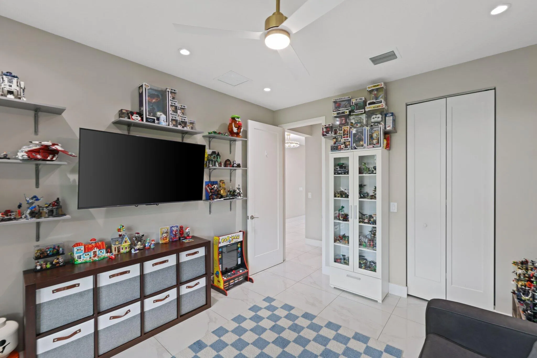 Bedroom-6/Playroom/Office