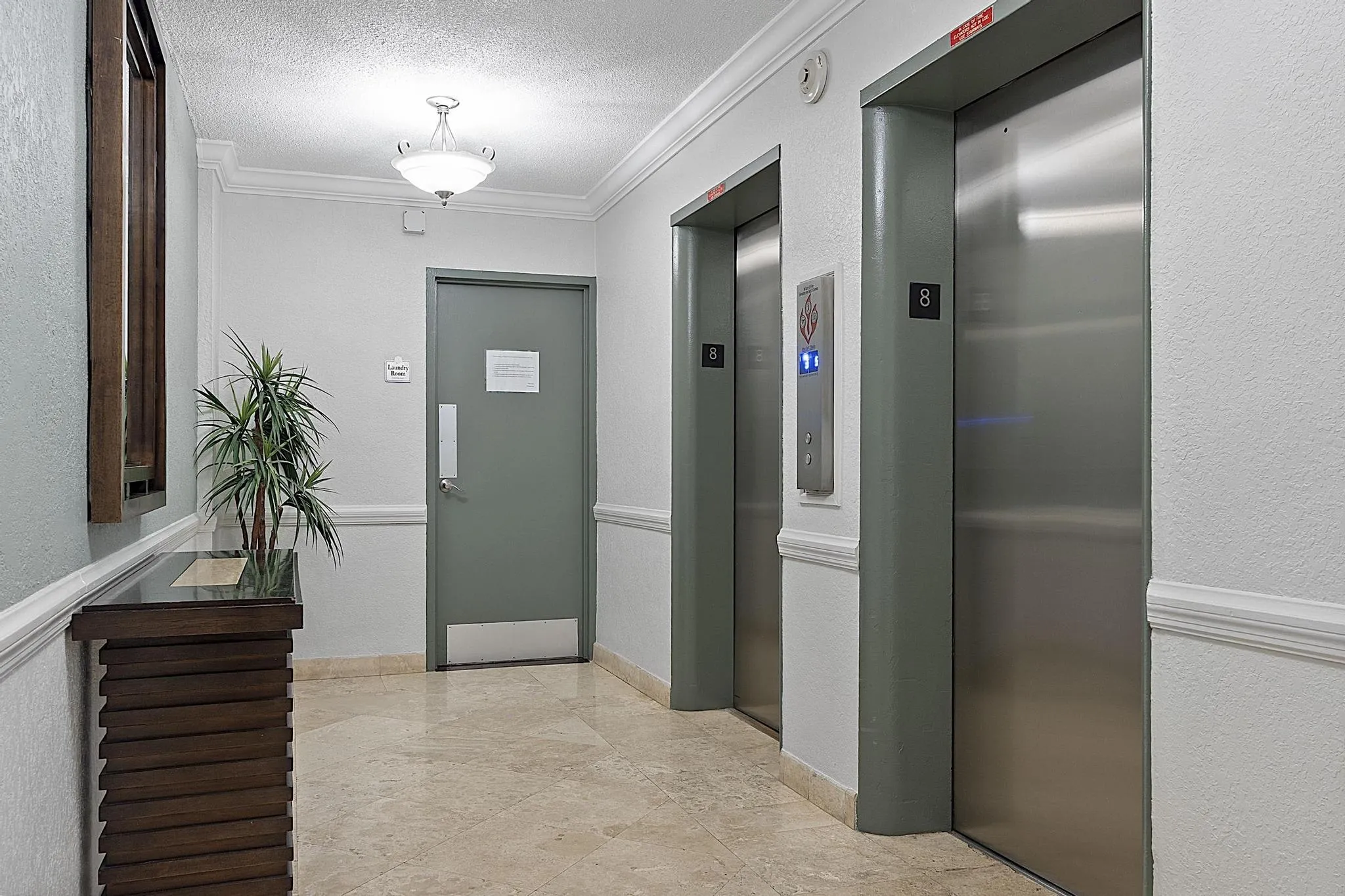 2900 NE 30th St - # 8J - 147