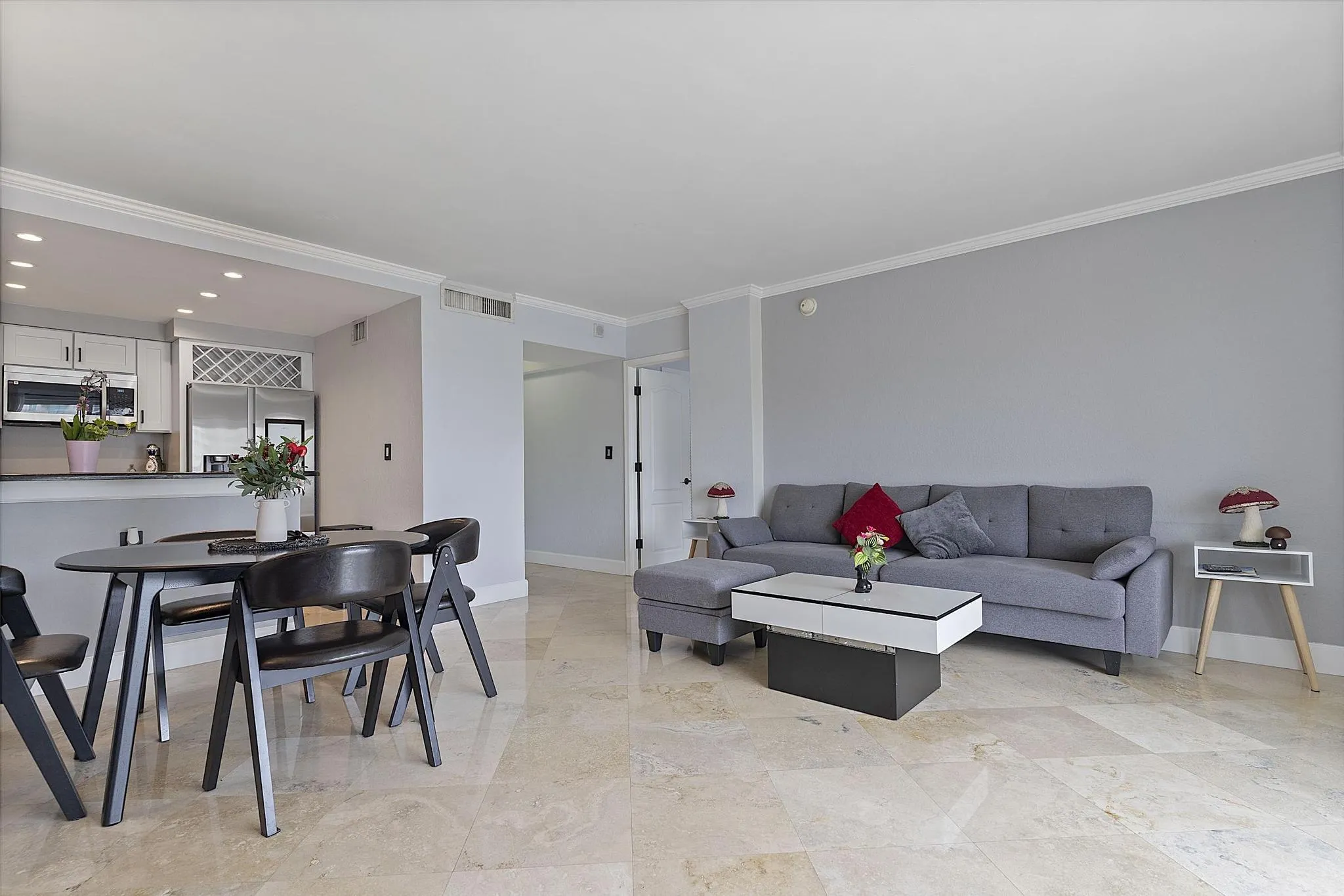 2900 NE 30th St - # 8J - 124
