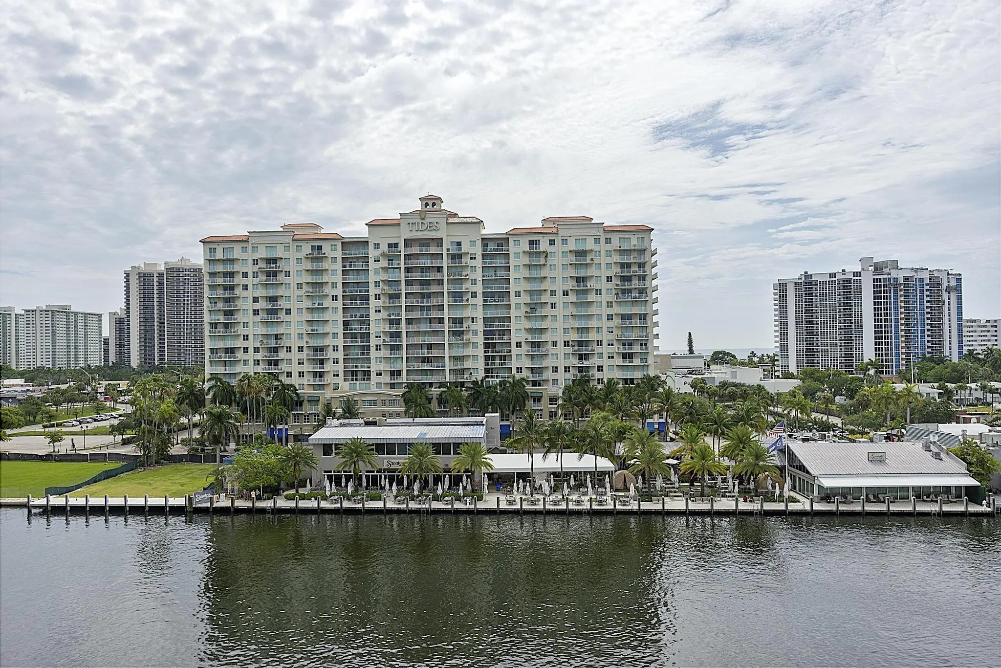 2900 NE 30th St - # 8J - 145