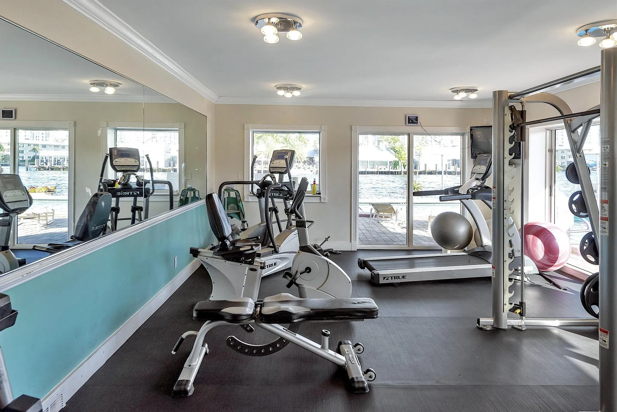 2900 NE 30th St - # 8J - 222