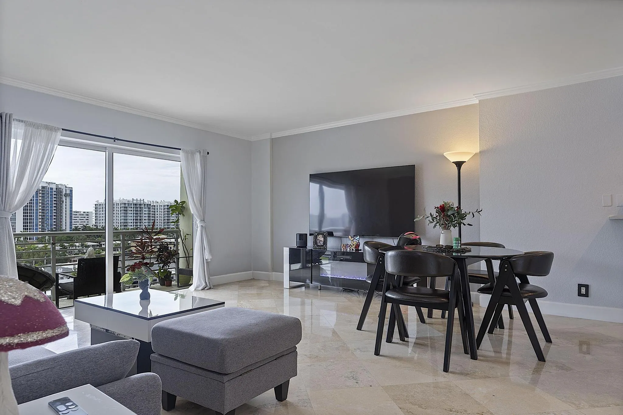 2900 NE 30th St - # 8J - 116