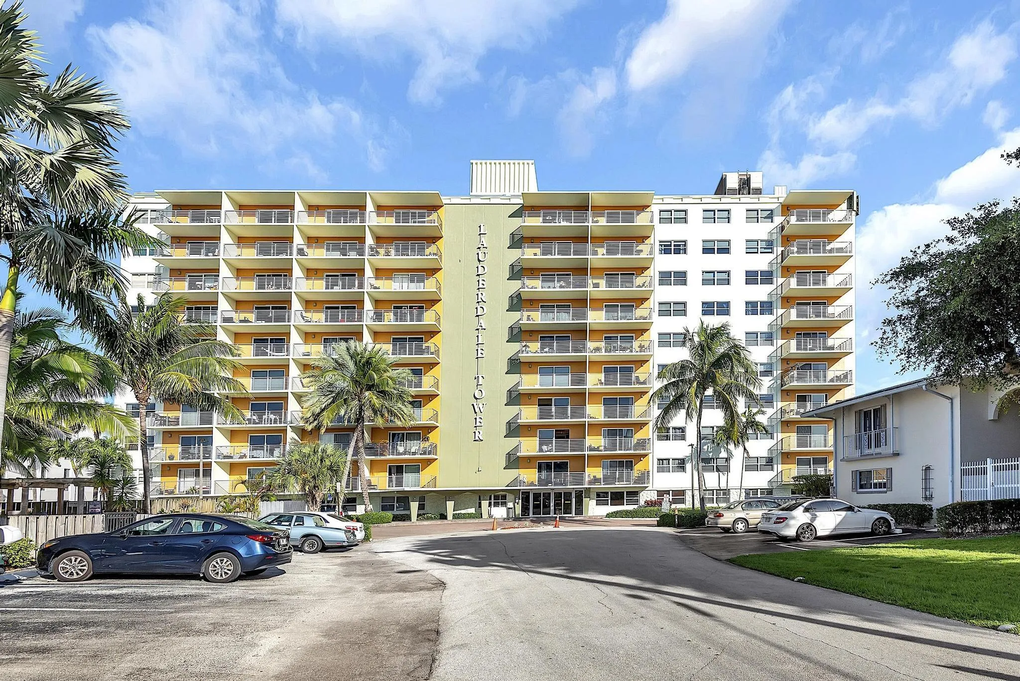2900 NE 30th St - # 8J - 100